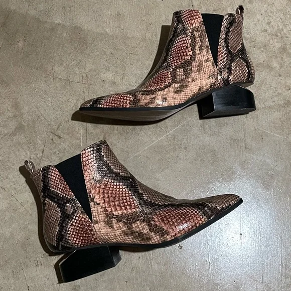 EUC Steven New York Radical V Side booties Pointed Toe Low Heel Snake Print 7.5 - Picture 7 of 12